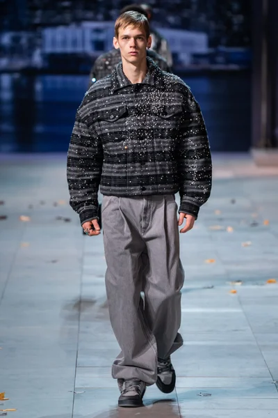 Look 28